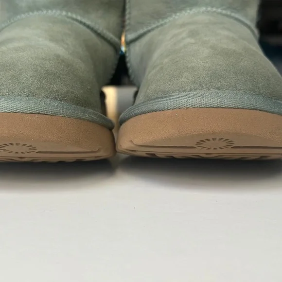 UGG Classic Short II Sea Green Sheepskin Boots Women's 8 (Discontinued Colorway) - Picture 4 of 11